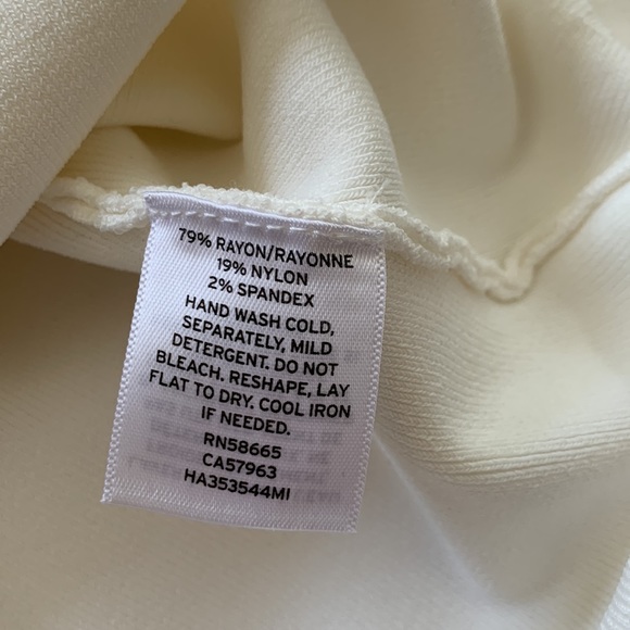 Sleeveless Halogen top - Picture 3 of 4